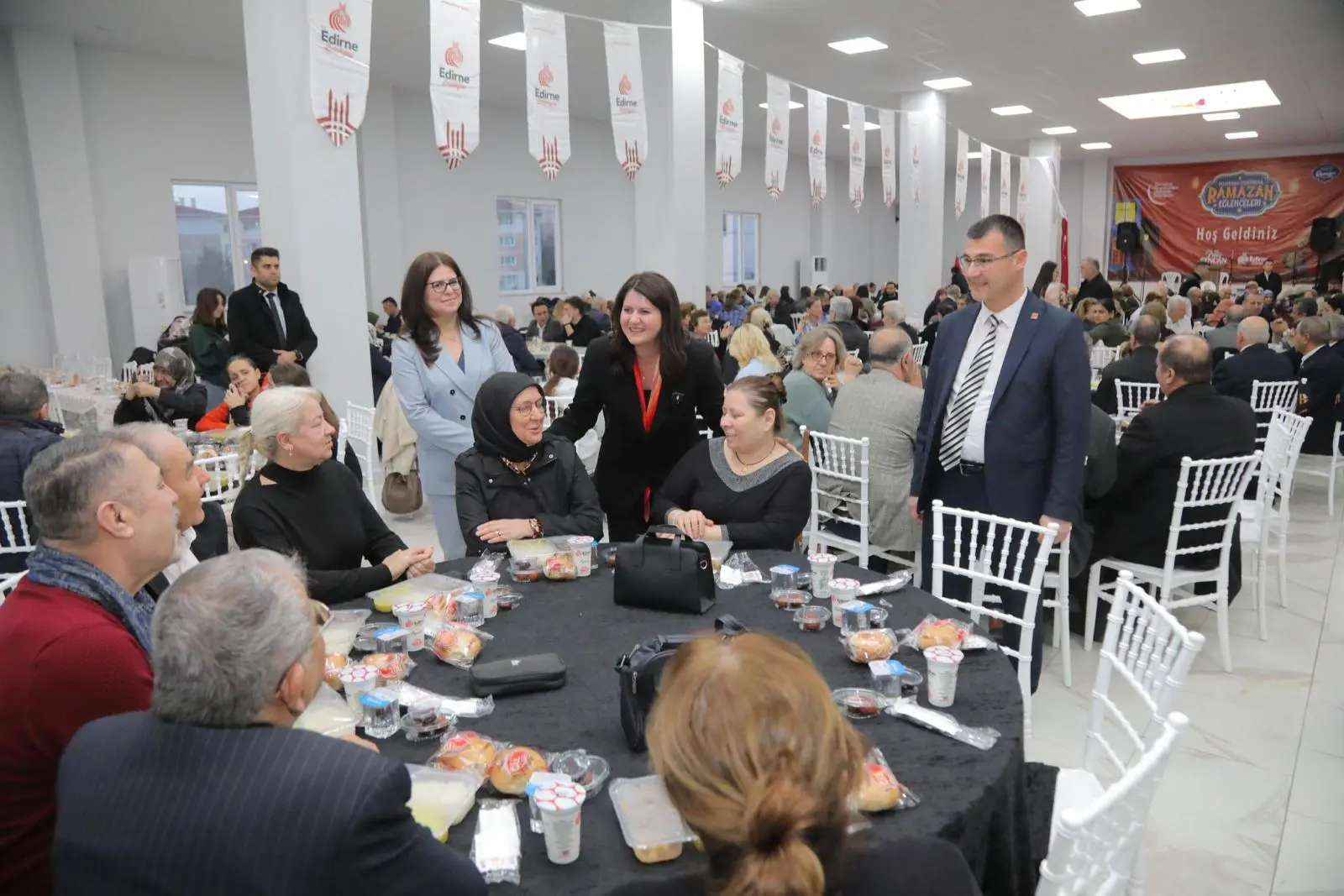 Edirne Belediyesi’nden Şehit, Gazi, Polis ve Emekli Astsubay Ailelerine İftar galeri görseli